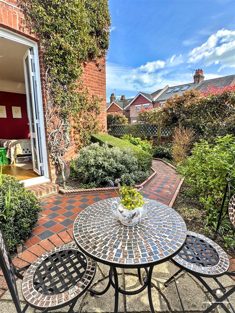 4 Bedroom House. Milton Road in Eastbourne,  42